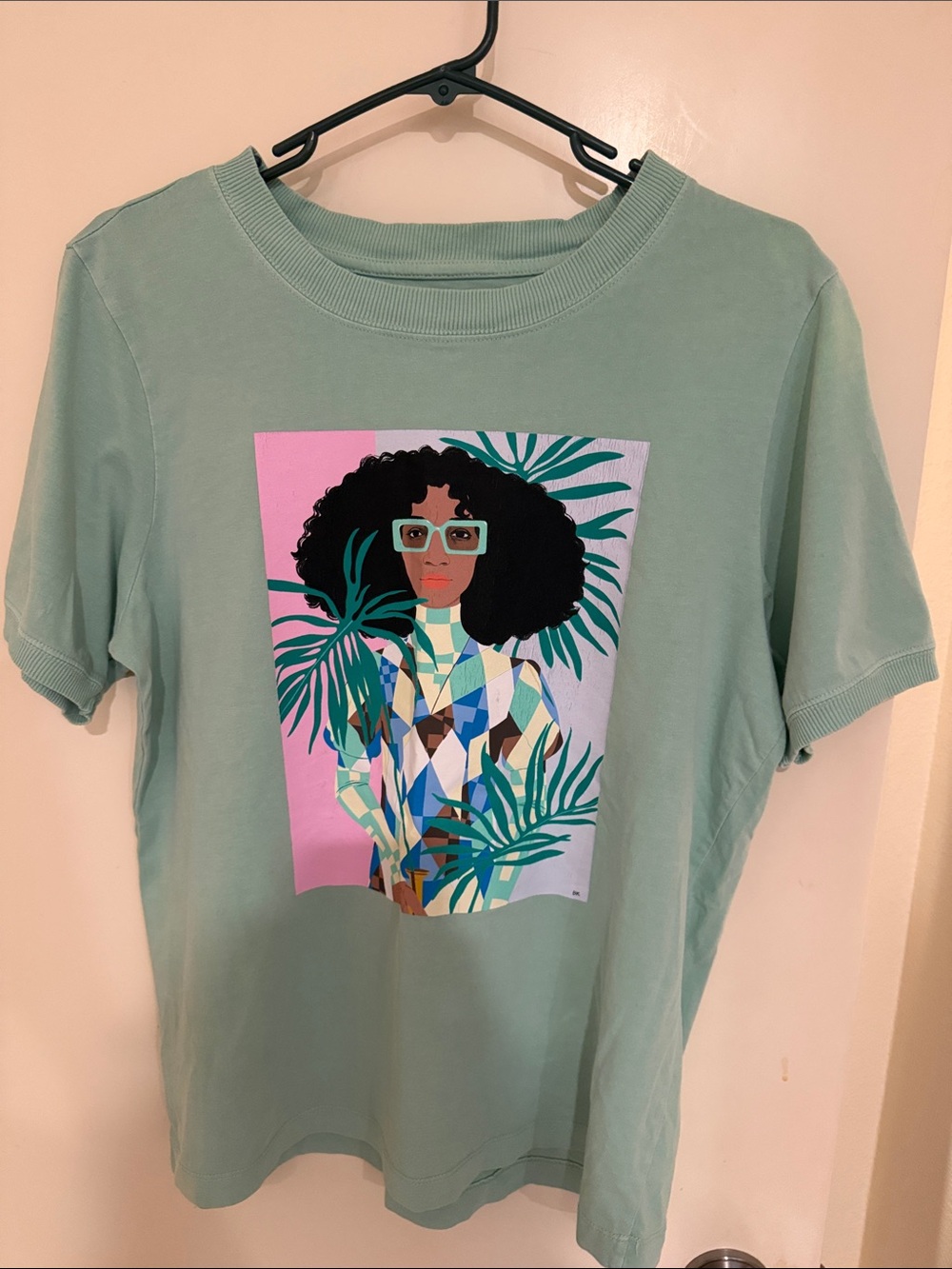 Mint Graphic Short-Sleeve Tee with Artistic Portrait